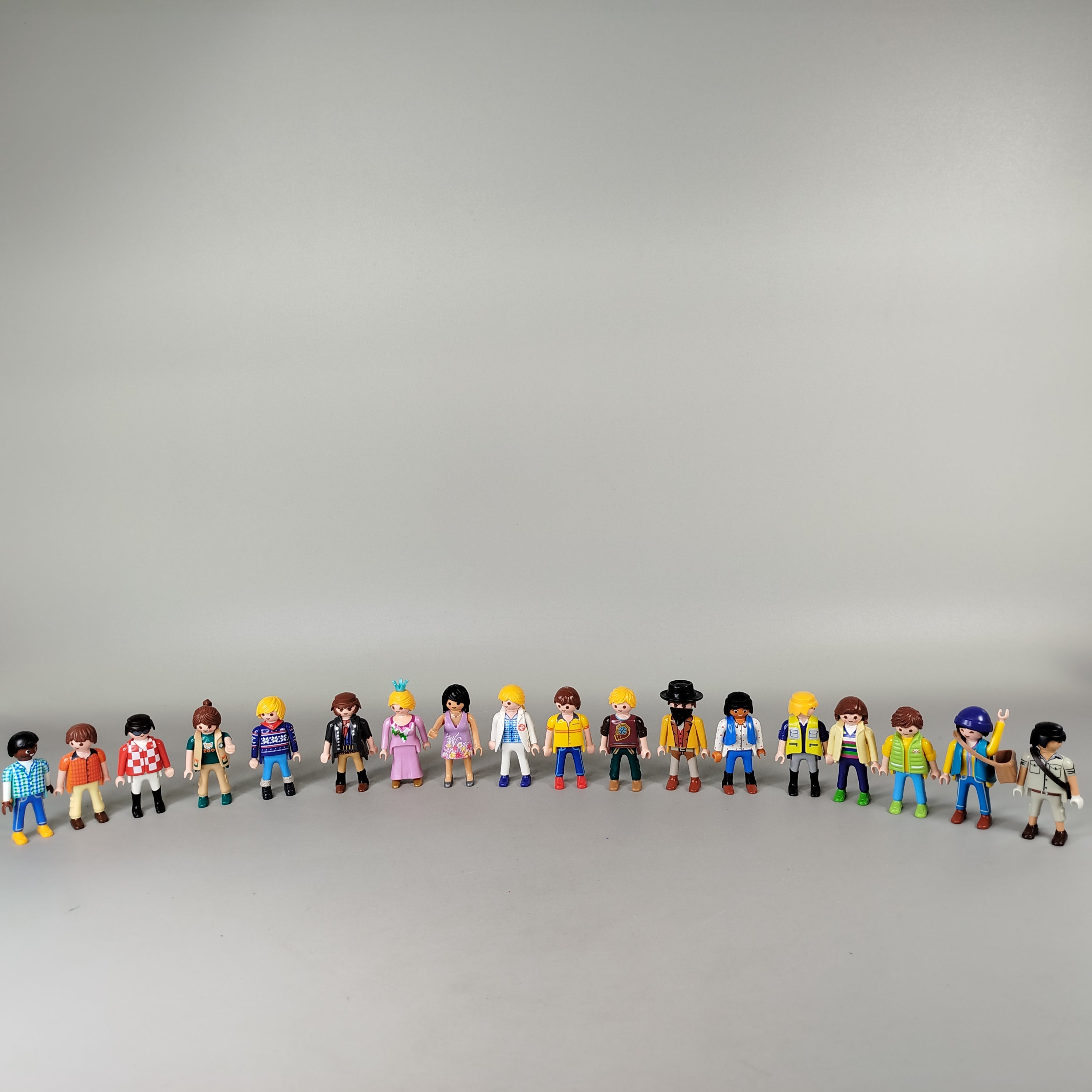 Playmobil Figuren Set von 18 Charakteren aus verschiedenen Themenwelten